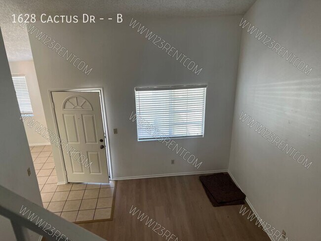 Building Photo - 1628 Cactus Dr