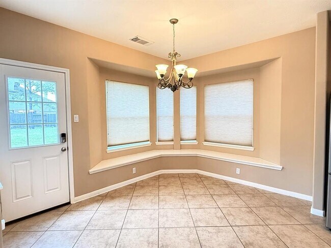 Building Photo - 2214 Jurgensen Ln