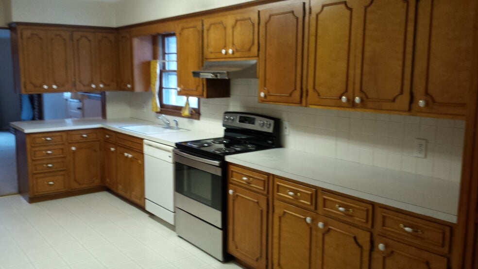 Building Photo - 2018 Barker Ct