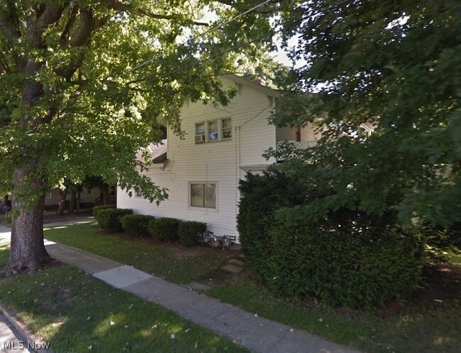 Building Photo - 52 Eagle St