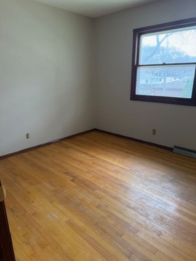 Building Photo - 7111 W Brentwood Ave