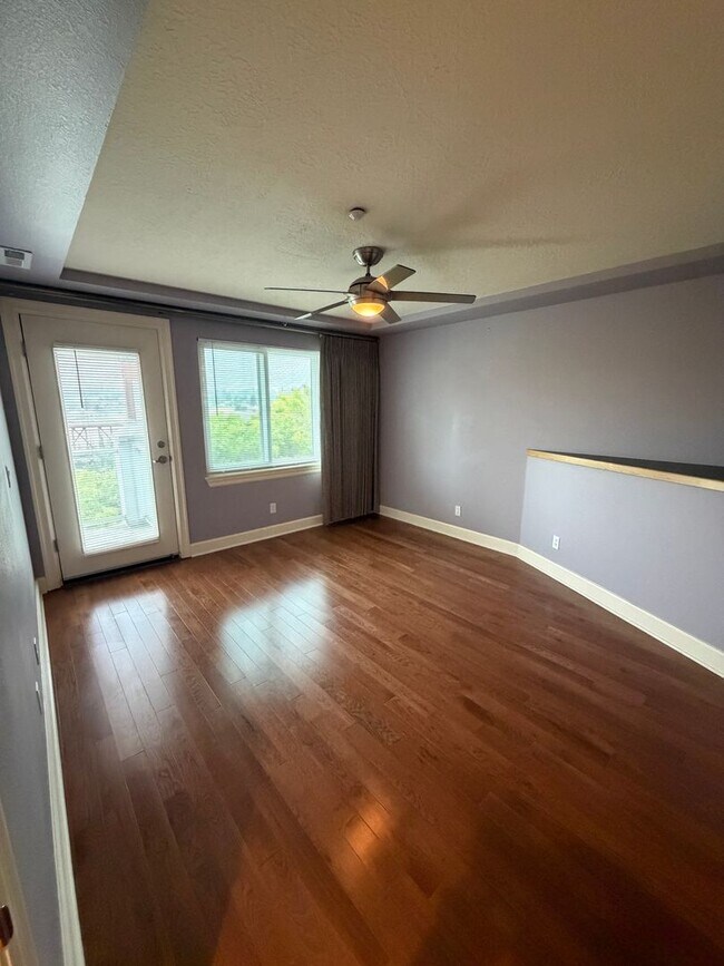 Building Photo - WONDERFUL COLUMBIA SHORES CONDO!
