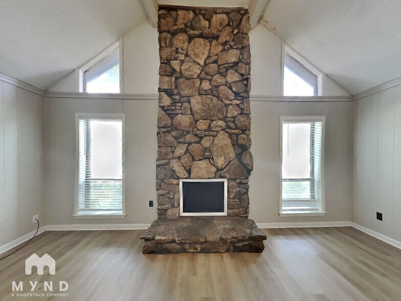 Building Photo - 4512 Crump Rd