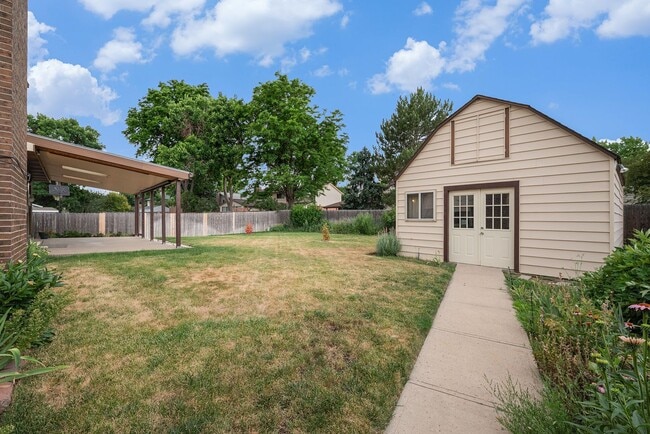 Building Photo - Spacious 5 Bedroom in the Heart of Littleton!