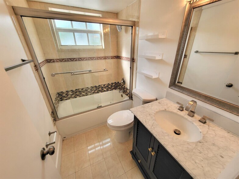 Building Photo - 9100 SW 95th Ave