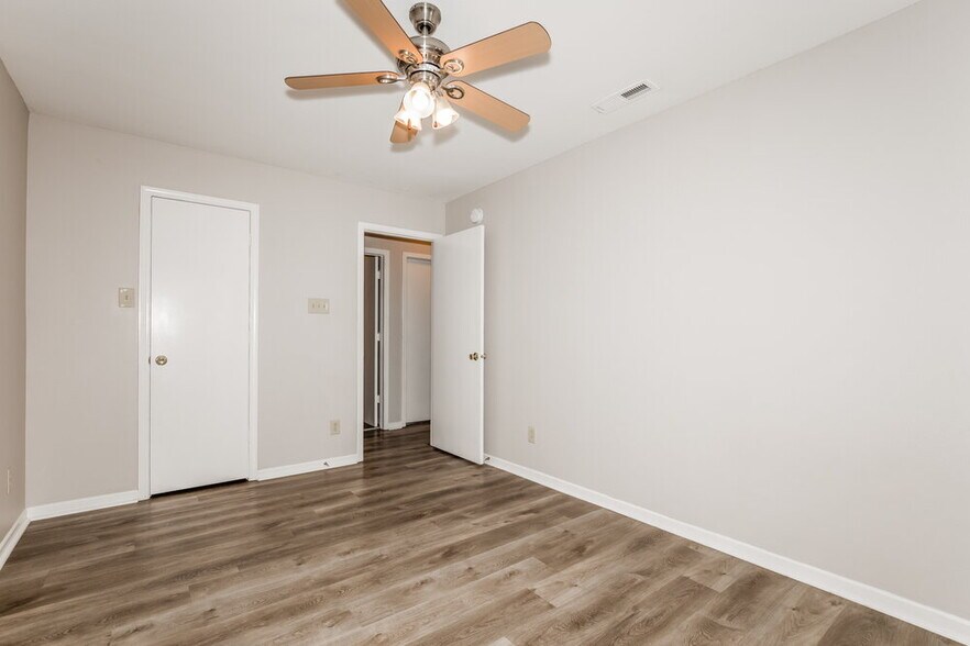 Building Photo - 10926 Spirit Dr