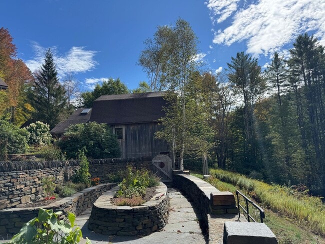 Primary Photo - One Bedroom Cottage on 17 acres