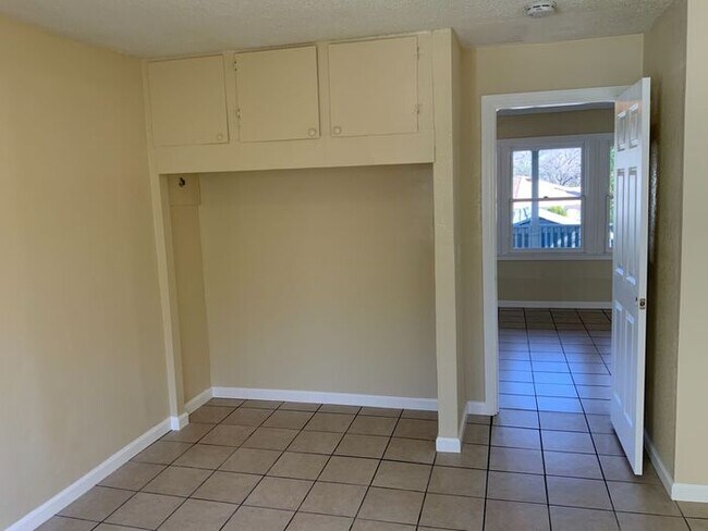 Building Photo - 407 N Washington St