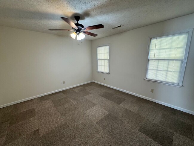 Building Photo - 2692 Callier Springs Rd SE