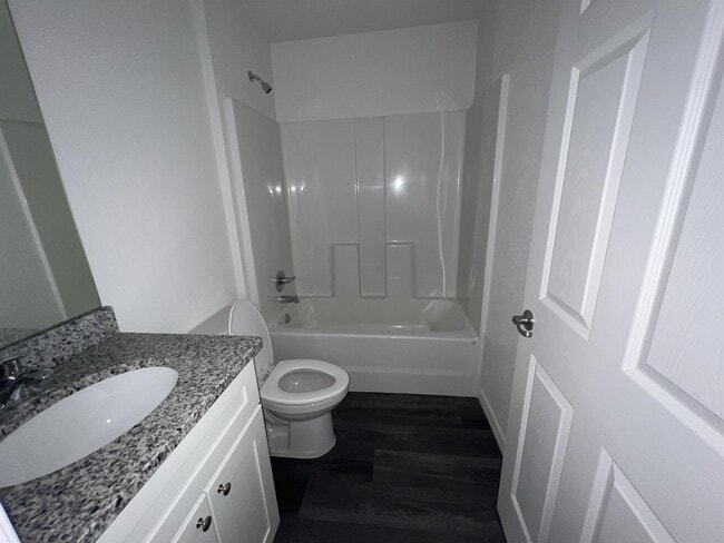 Building Photo - 9 Maple Dr