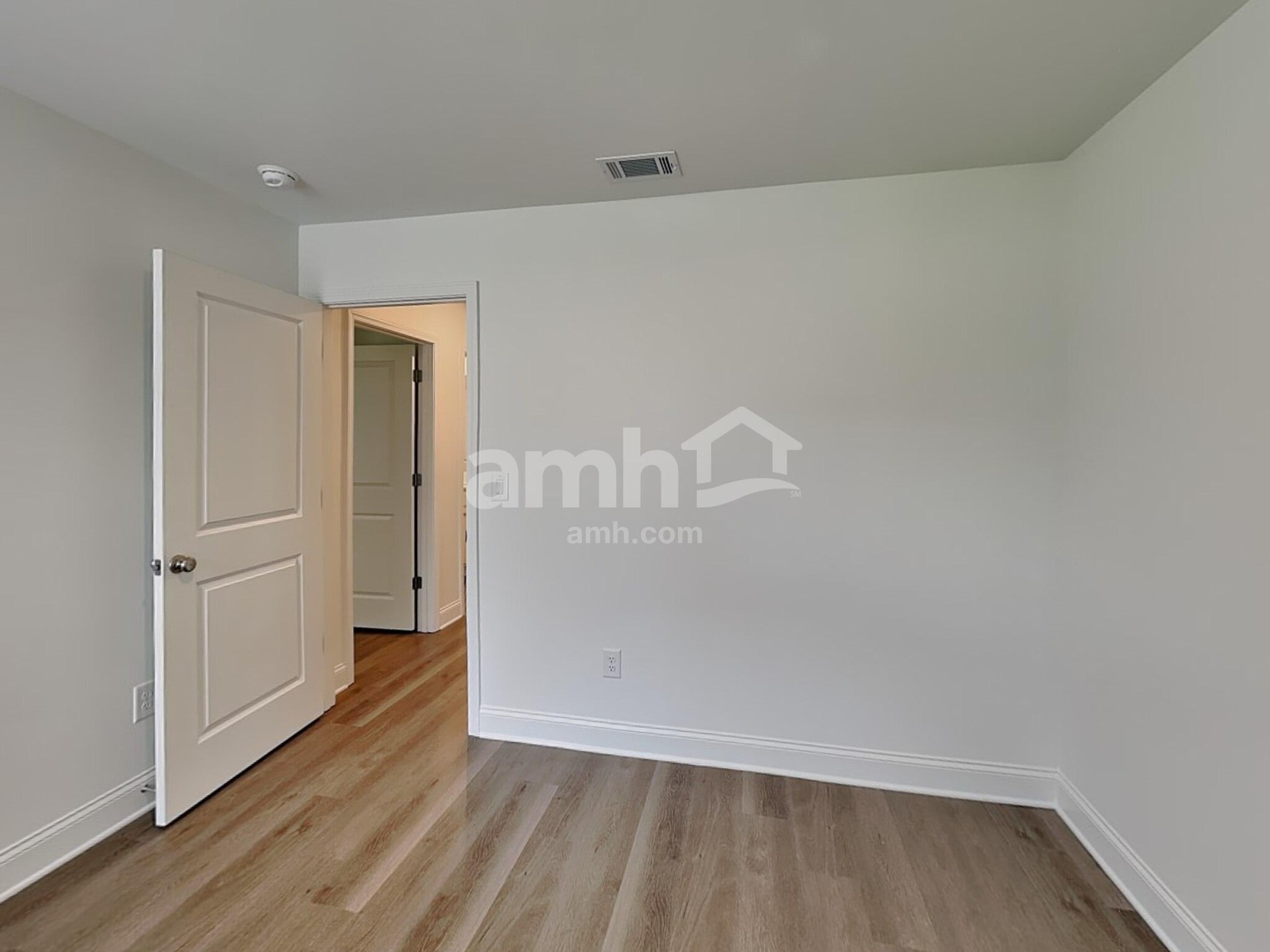 Building Photo - 3017 20th Ave W