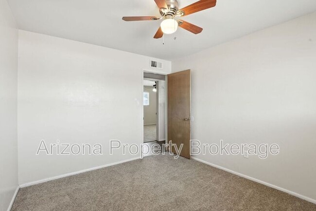 Building Photo - 429 N Saguaro