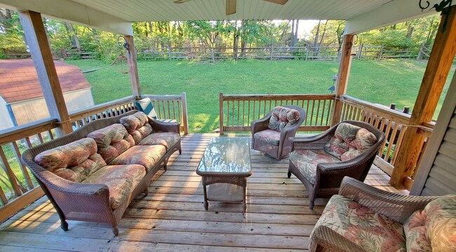 Building Photo - 3 Bed / 3 Bath Single Family Home