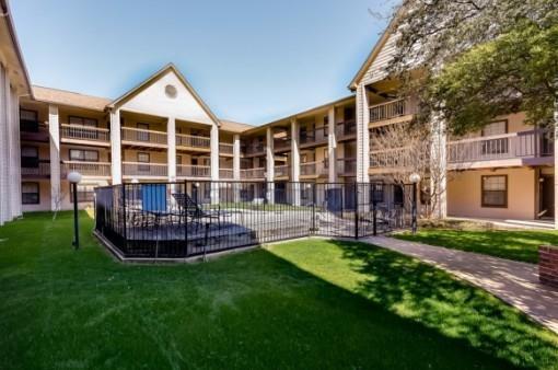 Building Photo - 218 N Texas Blvd