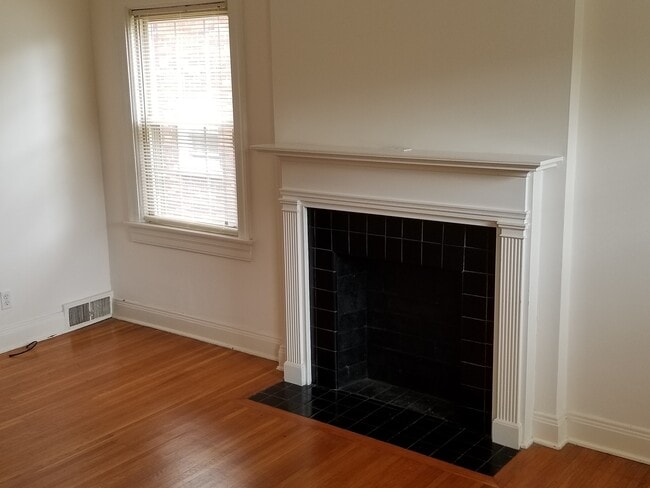 Building Photo - 2124 Village Dr