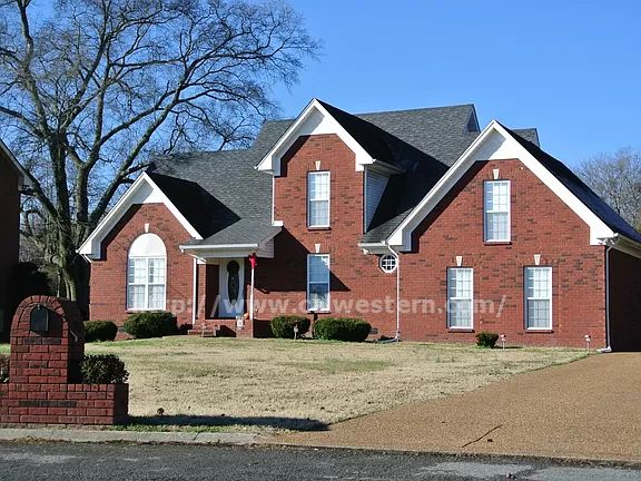 Building Photo - Beautiful Home in Hearth of Hendersonville