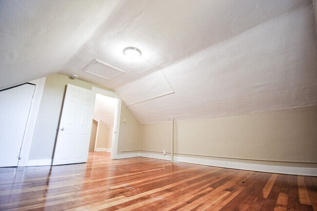 Building Photo - Beautiful 4 Bed 2 Bath Home in NE Portland!