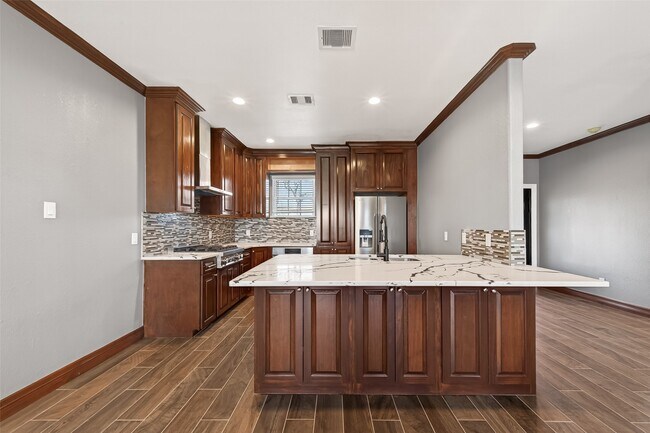 Building Photo - 2410 Engeling Rd