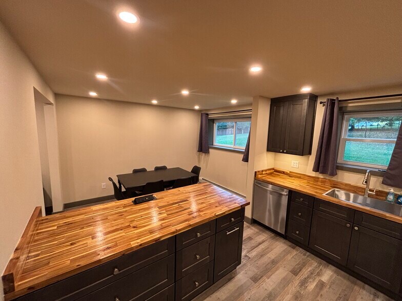 Building Photo - 124 Eastern Heights Dr