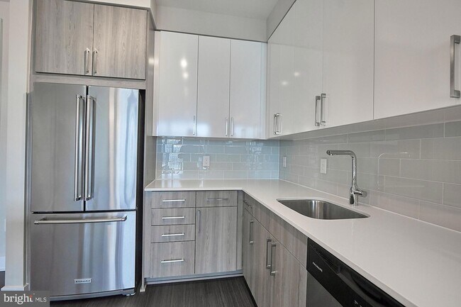 Building Photo - 145 Riverhaven Dr