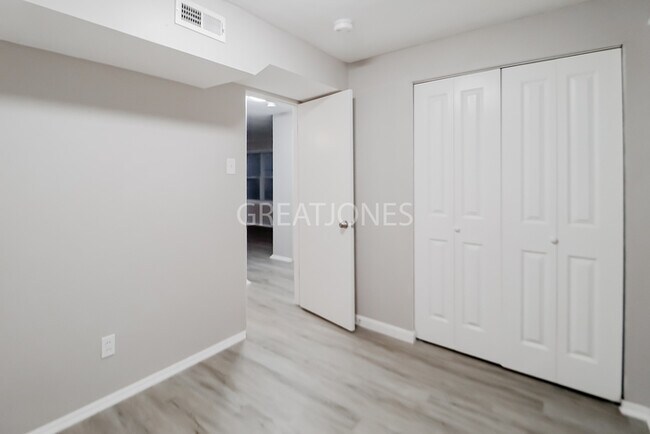 Building Photo - NOW OFFERING 1/2 MONTH FREE WITH SIGNED LE...