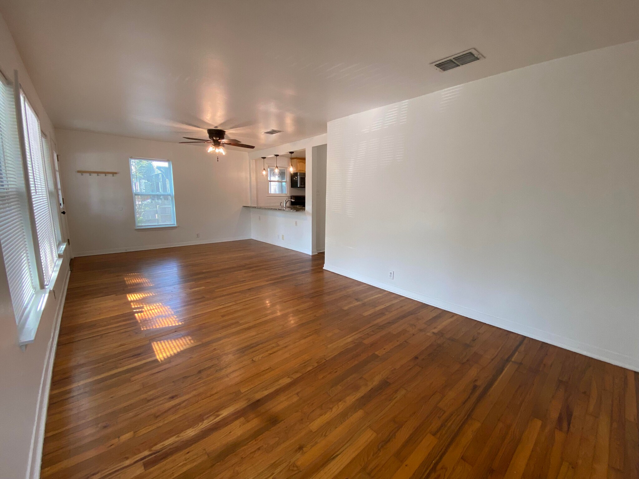Building Photo - 1410 Ulit Ave