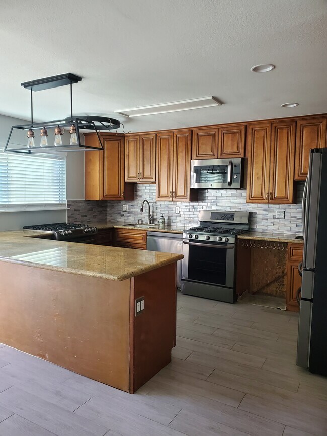 Building Photo - 336 Nueve Ct