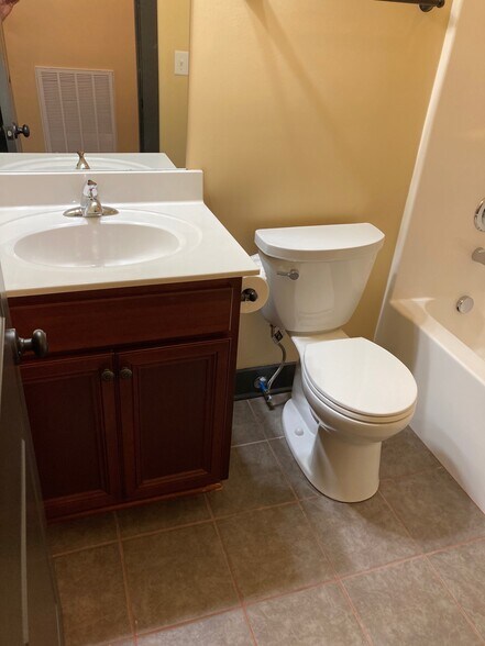 Bathroom - 3018 Whitland Crossing Dr