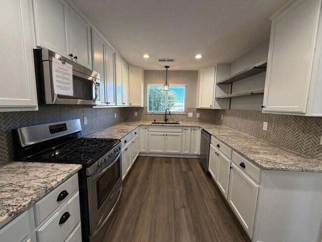 Building Photo - 3 Bedroom Single Story Home Available Near Louisiana Blvd NE & Candelaria Rd NE!