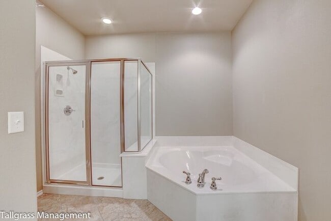 Building Photo - 2/2/2 Patio Home With Pond View!