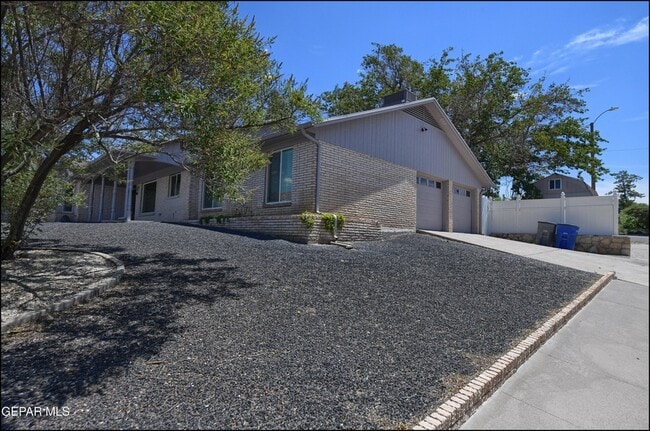 Building Photo - 424 Stonebluff Rd