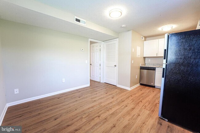 Building Photo - 3107 Shawnee Dr