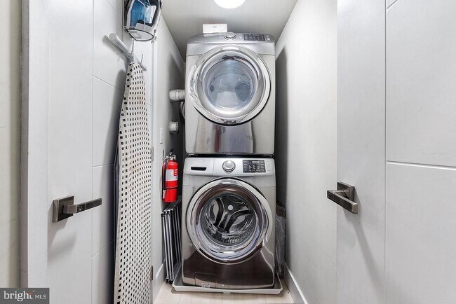 Building Photo - 1333 N 7th St