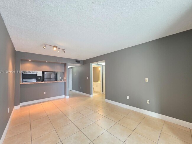 Building Photo - 800 N Miami Ave