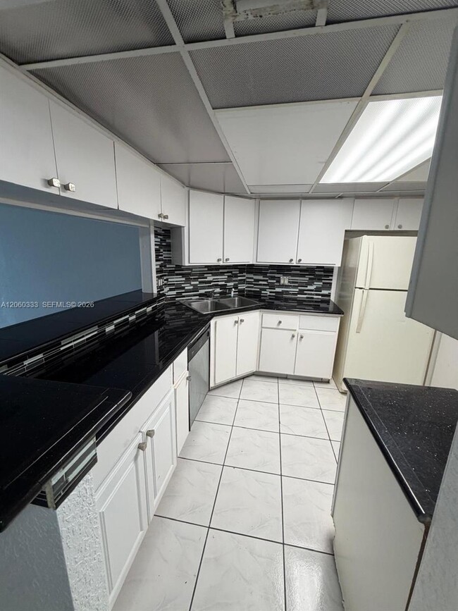 Building Photo - 3300 Spanish Moss Terrace