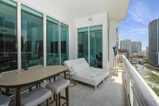 Building Photo - 900 Brickell Key Blvd