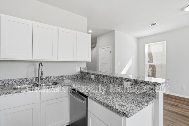 Building Photo - 303 Eastland St