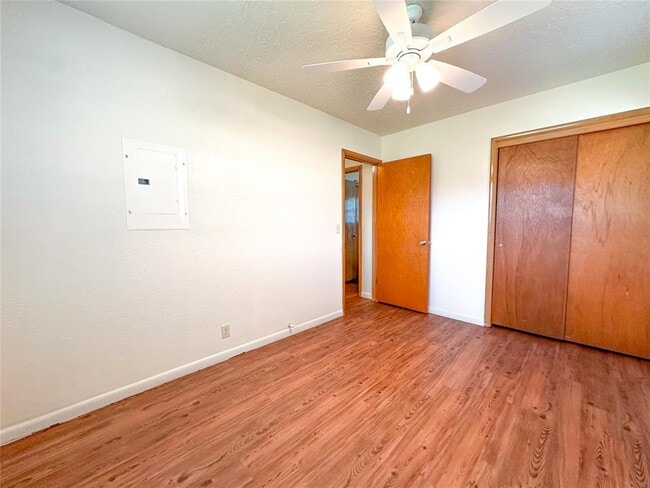 Building Photo - 833 Owl St