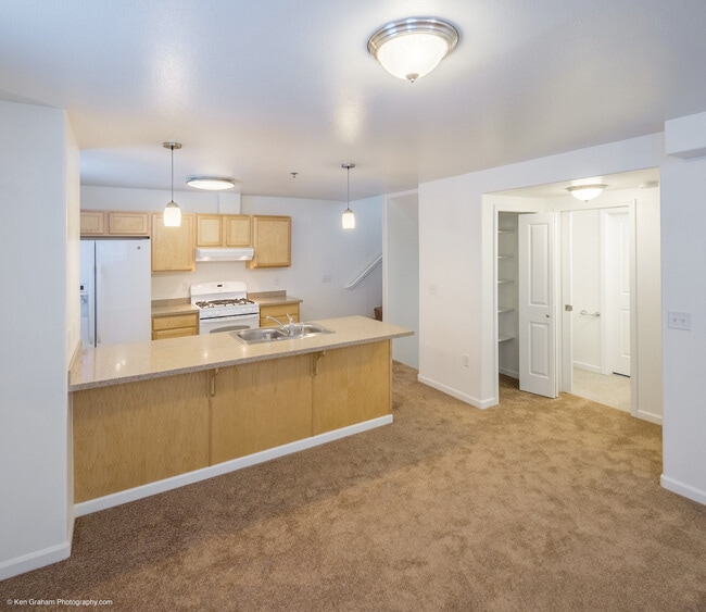 Building Photo - 2013 Salmonberry Pl