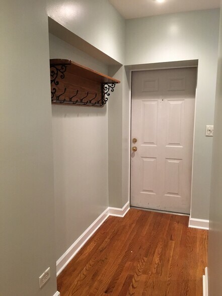 Entry - 3526 N Reta Ave