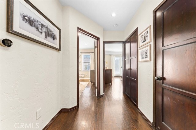 Building Photo - 6160 S San Vicente Blvd