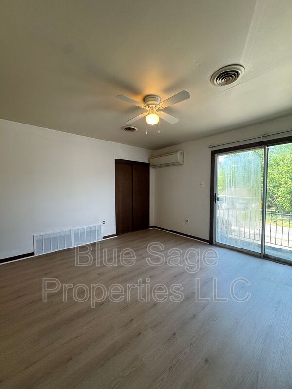 Building Photo - 2421 3rd Ave
