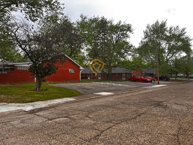 Building Photo - Renovated 1 Bedroom at Campbell Apartments Near Downtown Available Now!