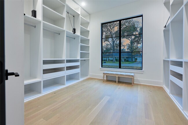 Building Photo - 8926 Croes Dr