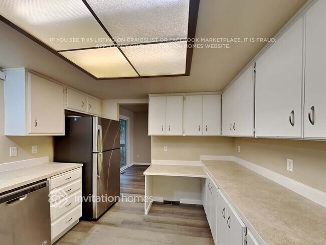 Building Photo - 28628 15th Ave S