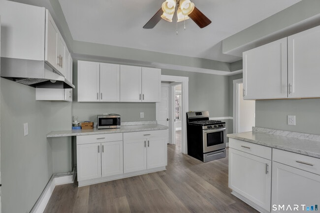 Building Photo - 23 Day St