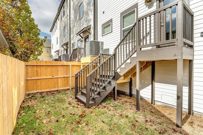 Building Photo - 1304 W 23rd St