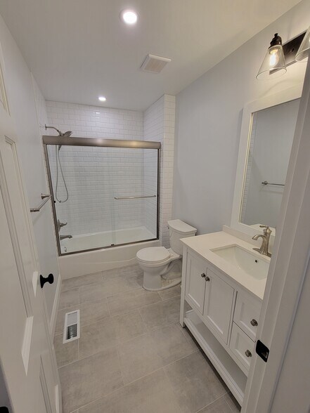 Building Photo - 7143 Hesperides Dr