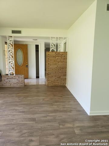 Building Photo - 600 Antler Dr