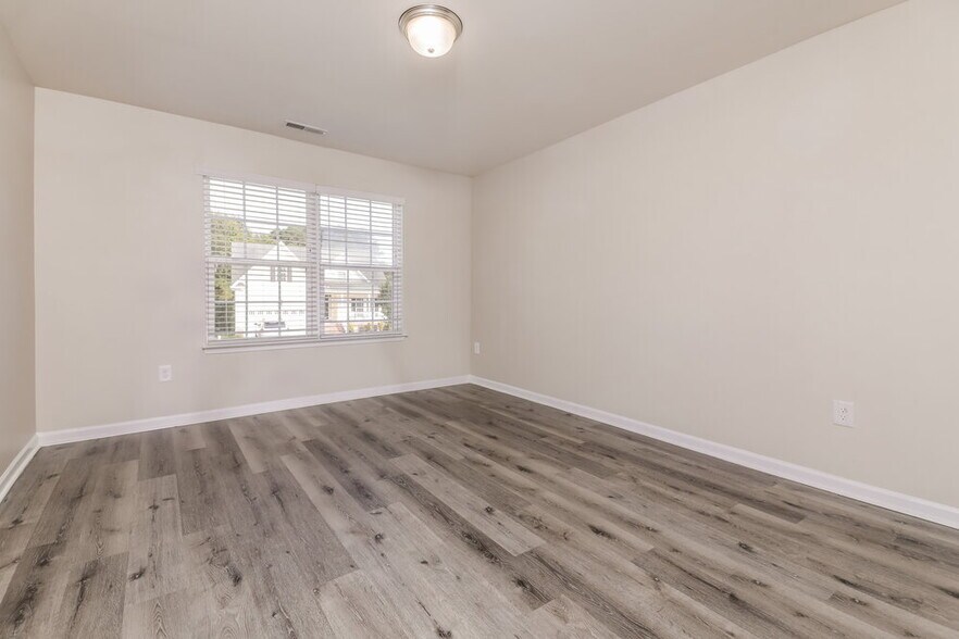 Building Photo - 8007 Spiderlily Ct